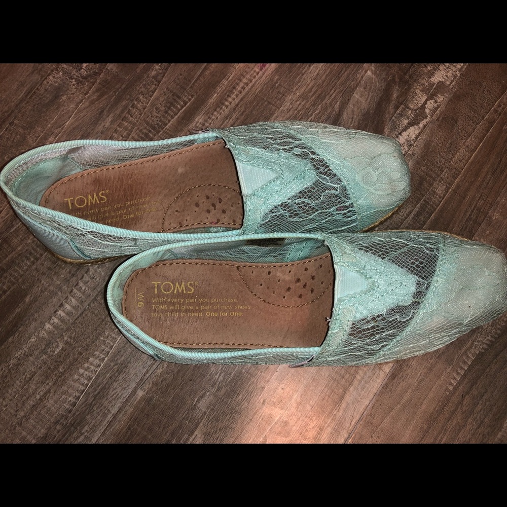 Toms - Picture 2 of 2